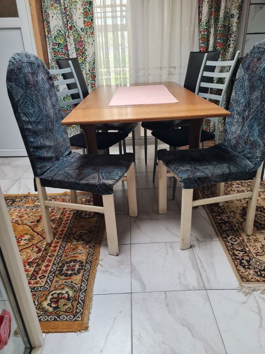 Masă de lemn extensibilă