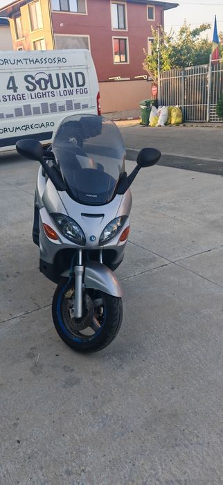 Piaggio x9 se conduce cu B