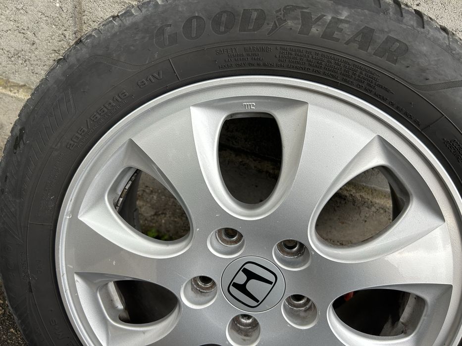 Джанти за Honda 16 с зимни гуми Good Year
