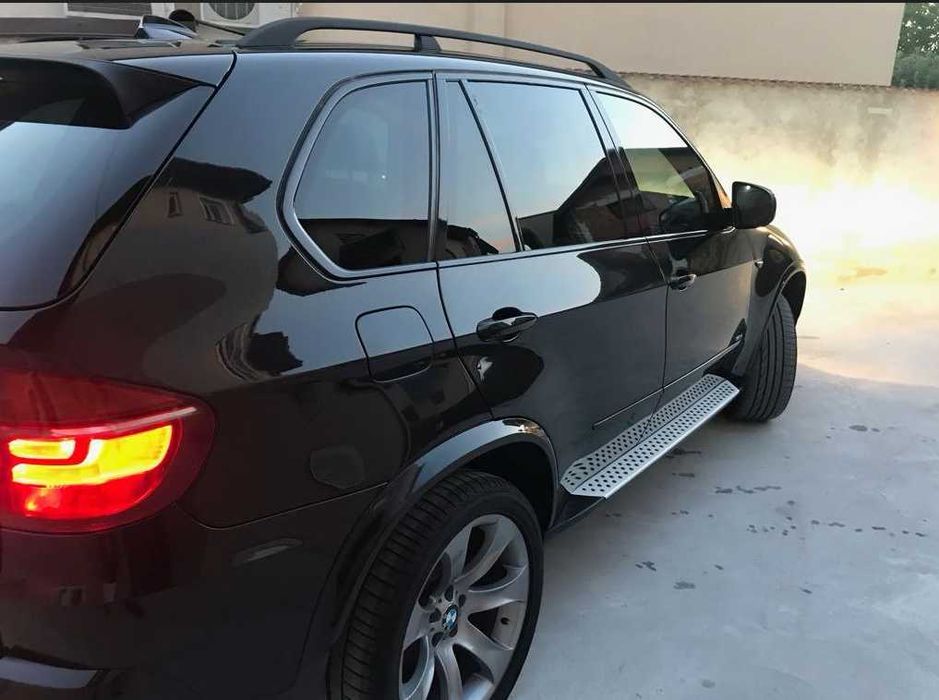 BMW model X5 cu multe opțional