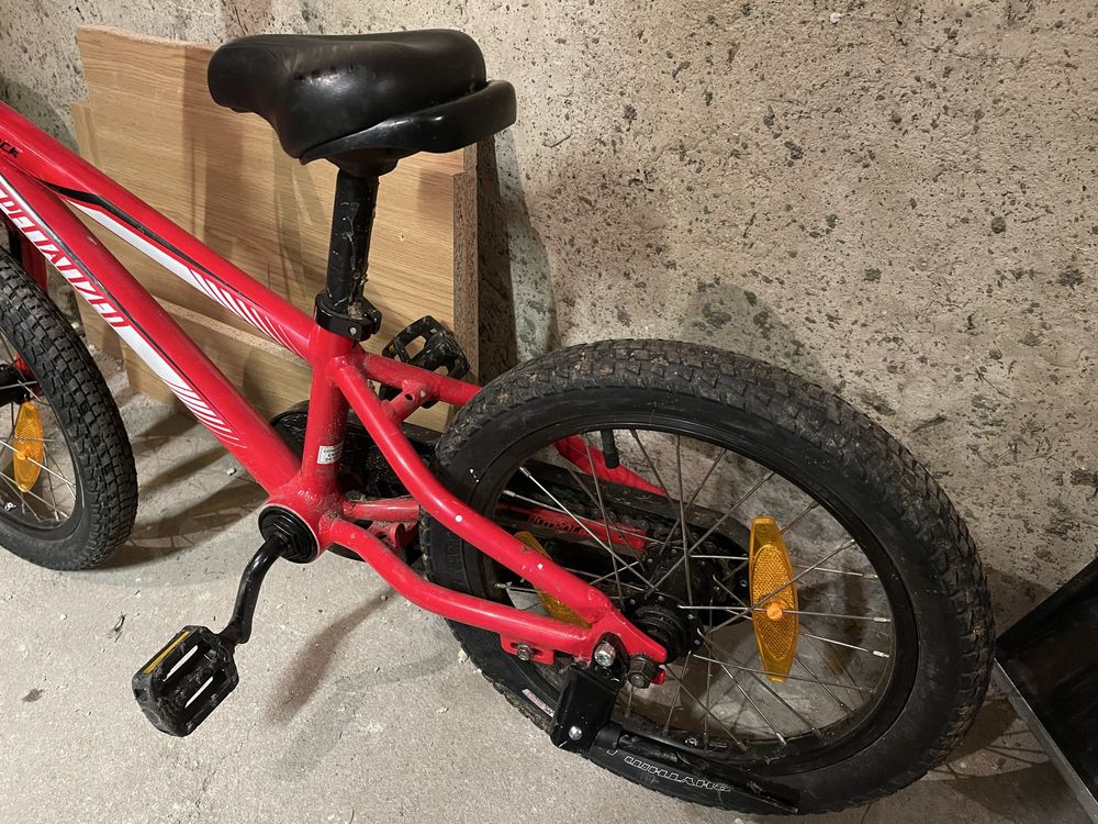 Продавам детски велосипед Specialized Hotrock 16