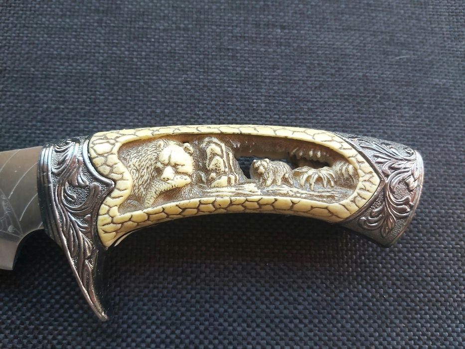 Колекционерски ловен нож с поставка-два модела