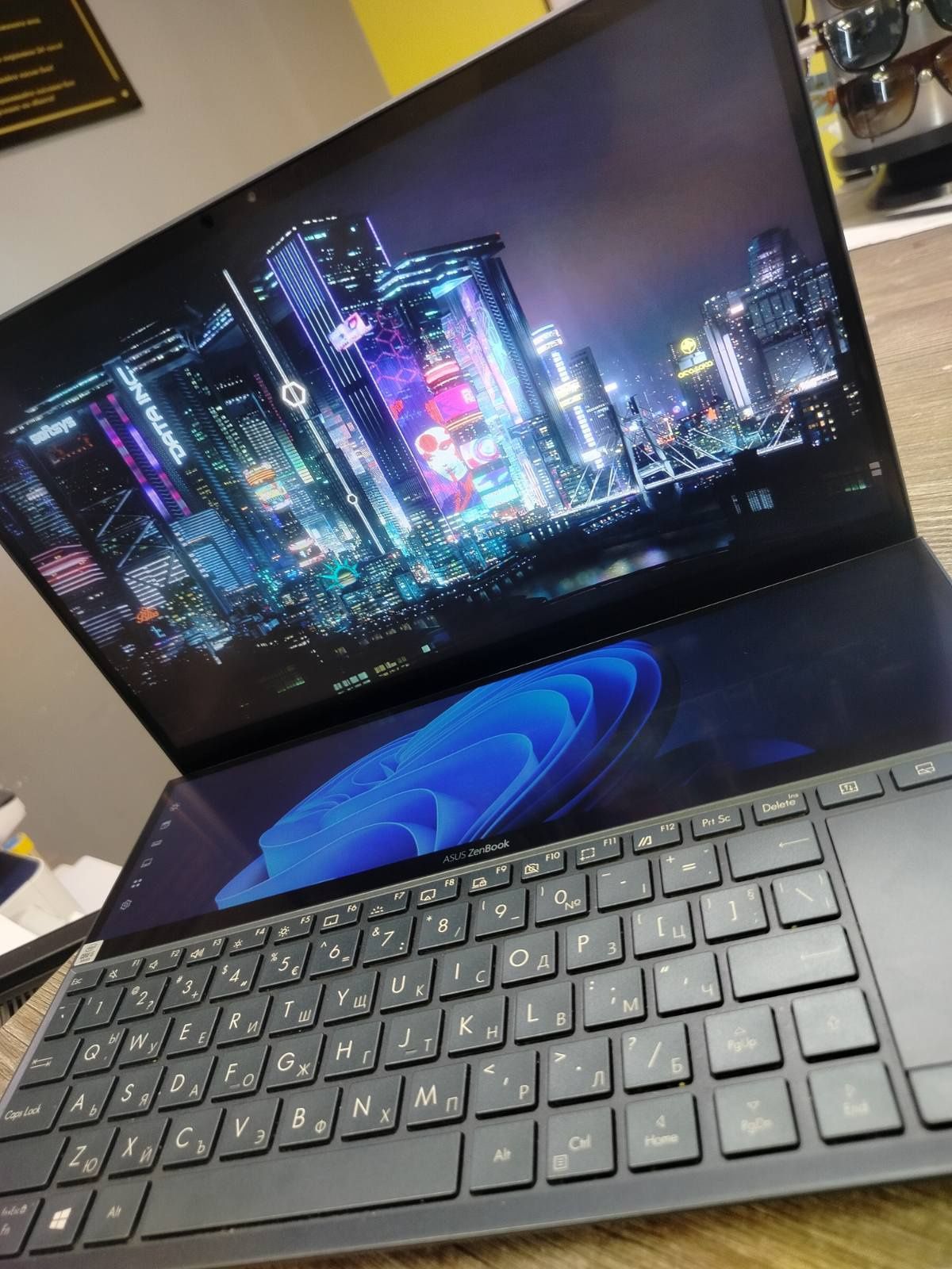 Лаптоп Asus Zenbook Duo TouchScreen / Intel core i5 / 16RAM