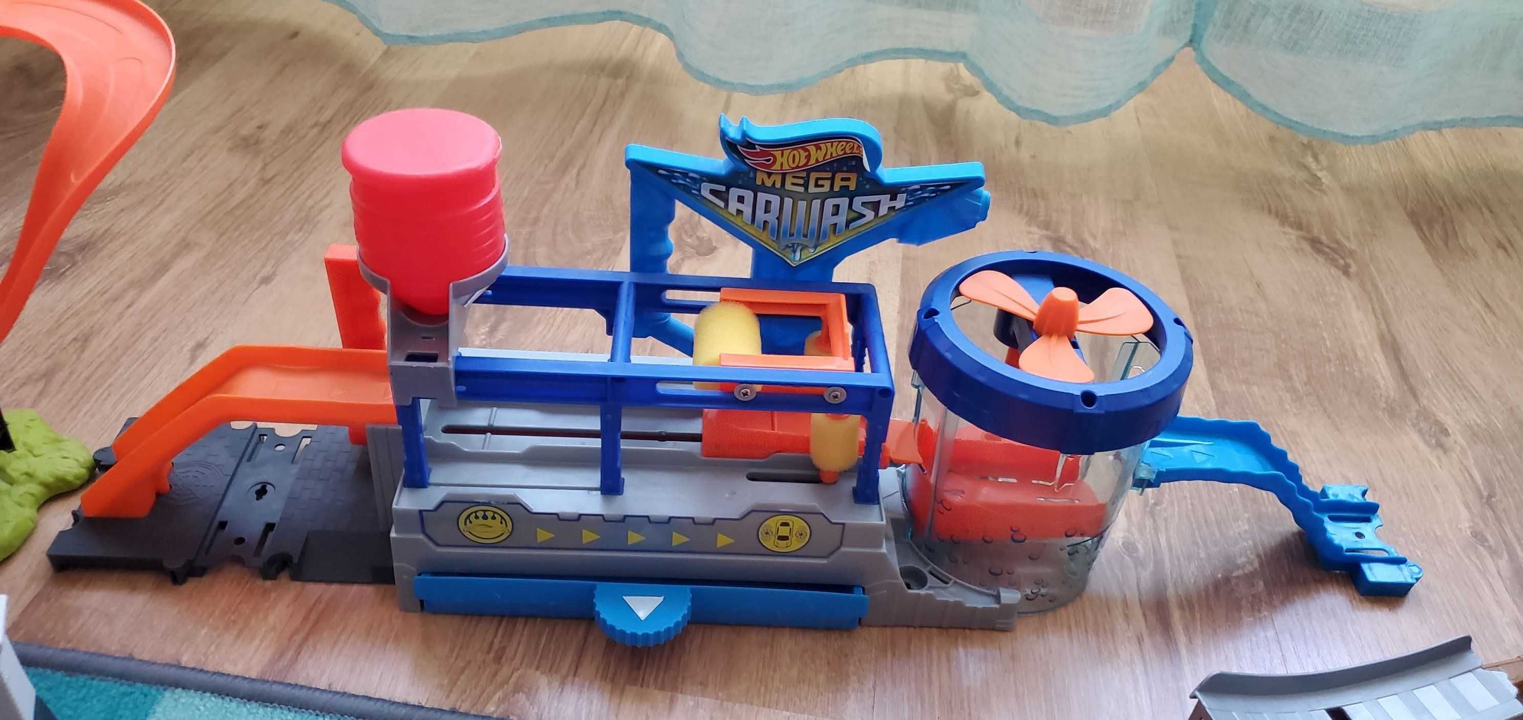Градче с писти Hot wheels
