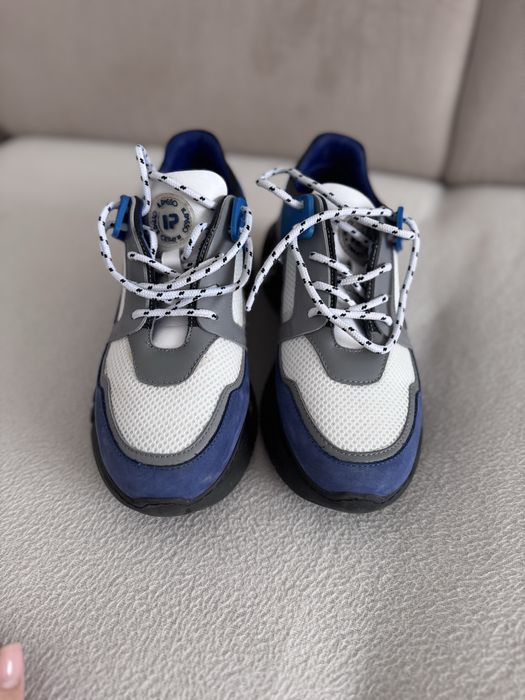 Adidasi barbati Il passo masura 40