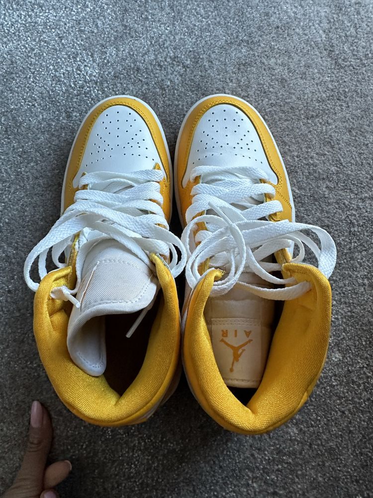 маратонки Nike air Jordan