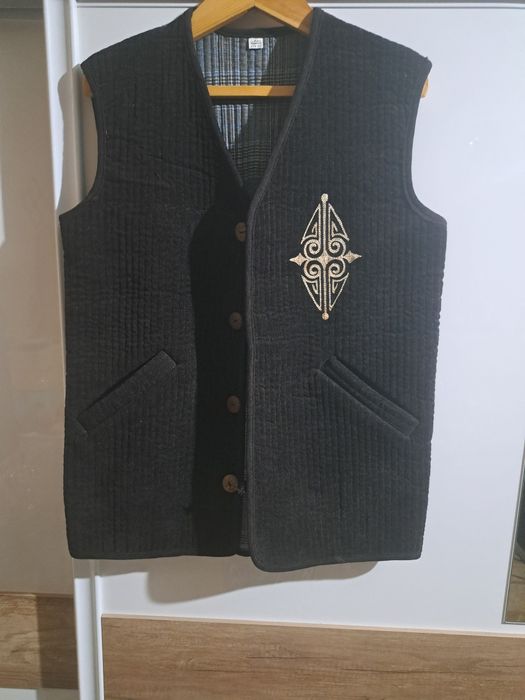 Продаётся мужская жилетка-камзур