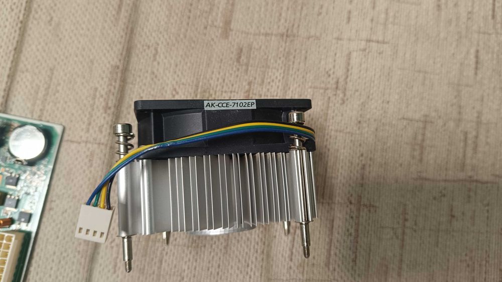 Дъно с WIFI, процесор i5 3570 и рам DDR3  8GB Dual Channel Dual Rank