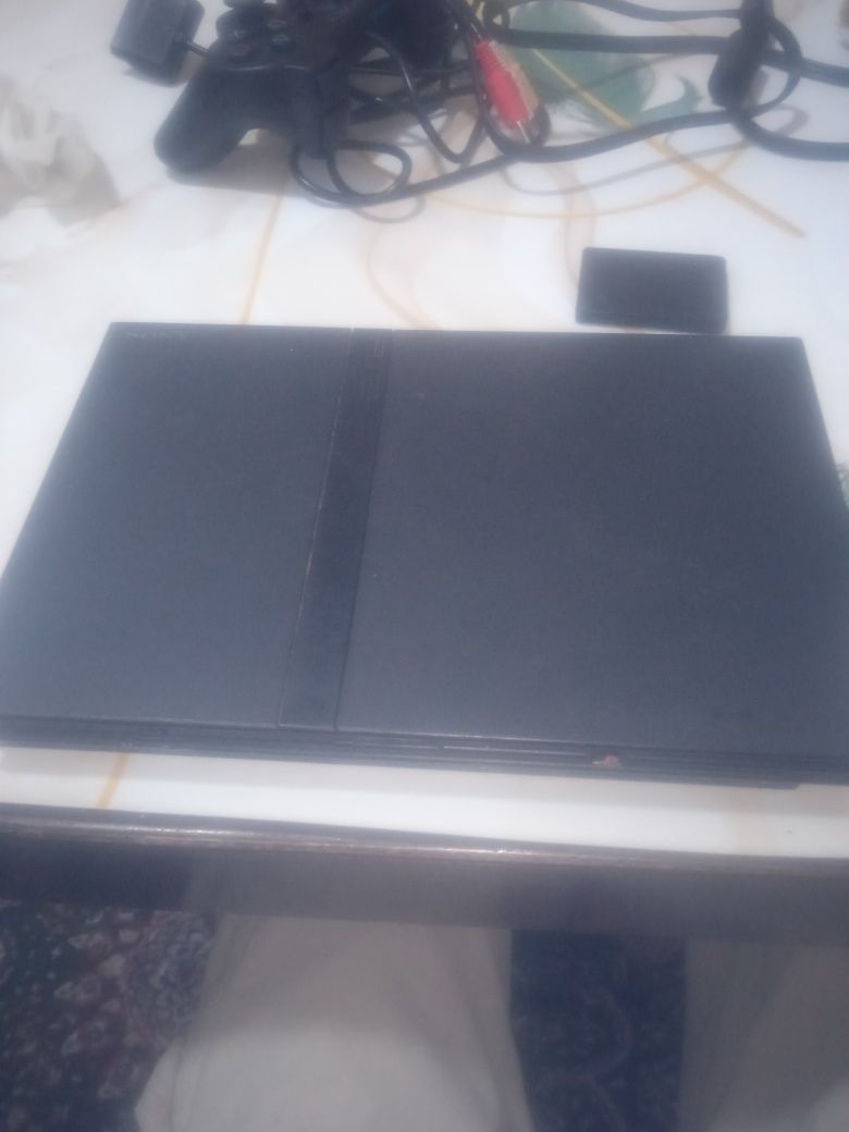 Play station 2 sotiladi