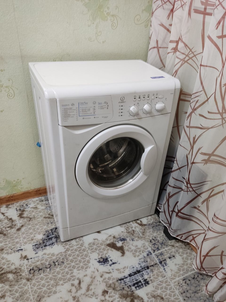 Стиральная машина Indesit Wisl 83 (CSI)/Y
