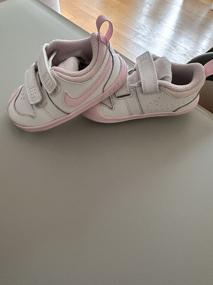 Маратонки NIKE за момиче 23,5 размер