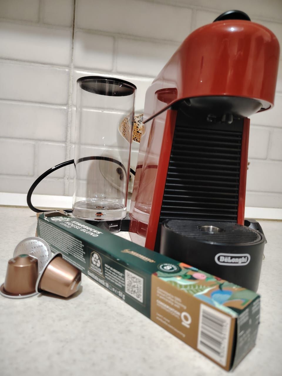 Продам срочно кофемашину Delonghi Nespresso