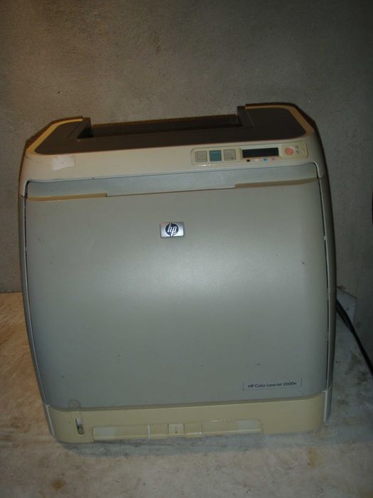 Imprimanta laser color cu placa de retea HP 2600n, murdareste foaia