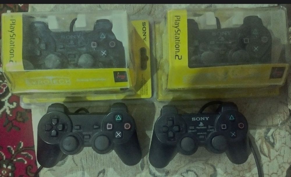 Sony Playstation 2 slim.