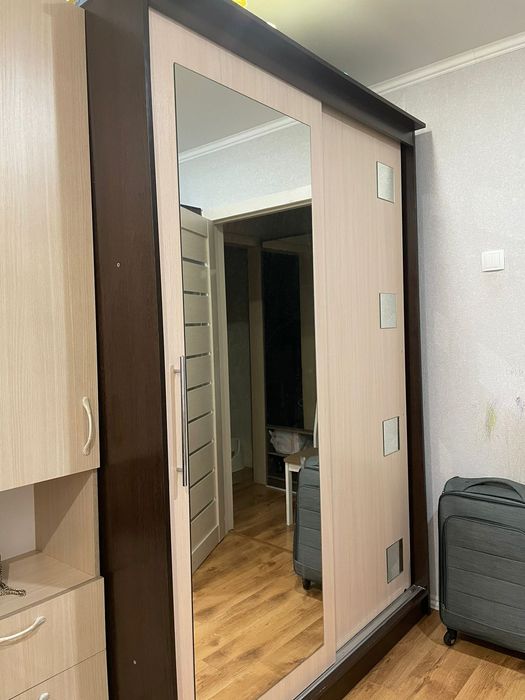 Продам купейные шкаф и стулья