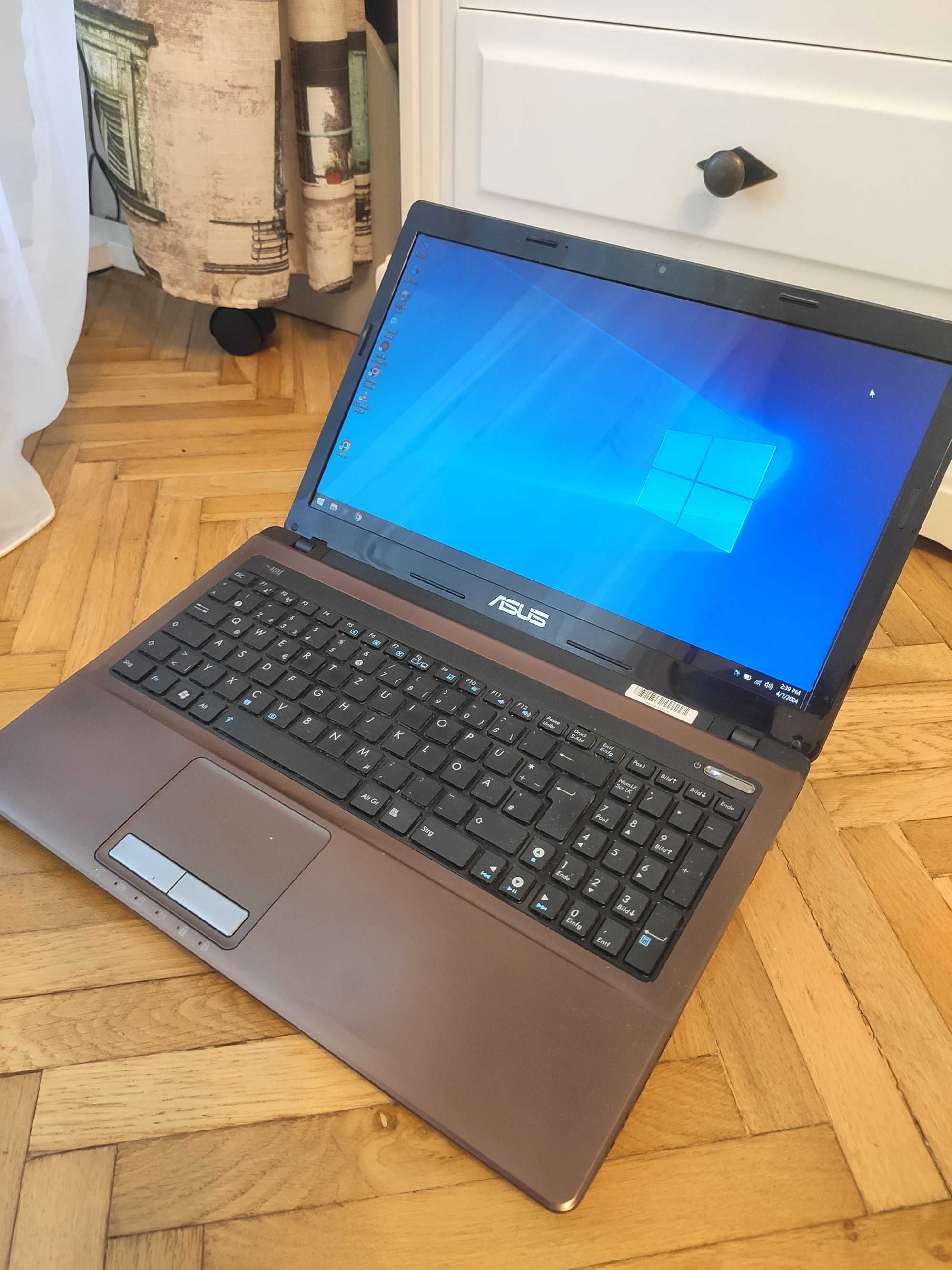 Vand laptop Asus i5