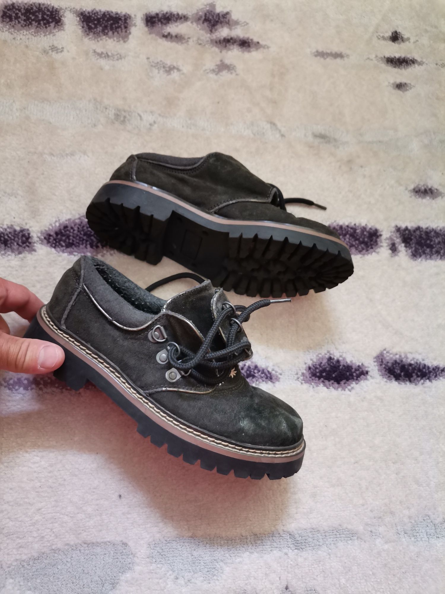 Schuhe große 36, pantofi /costum tradițional săsesc in bună stare