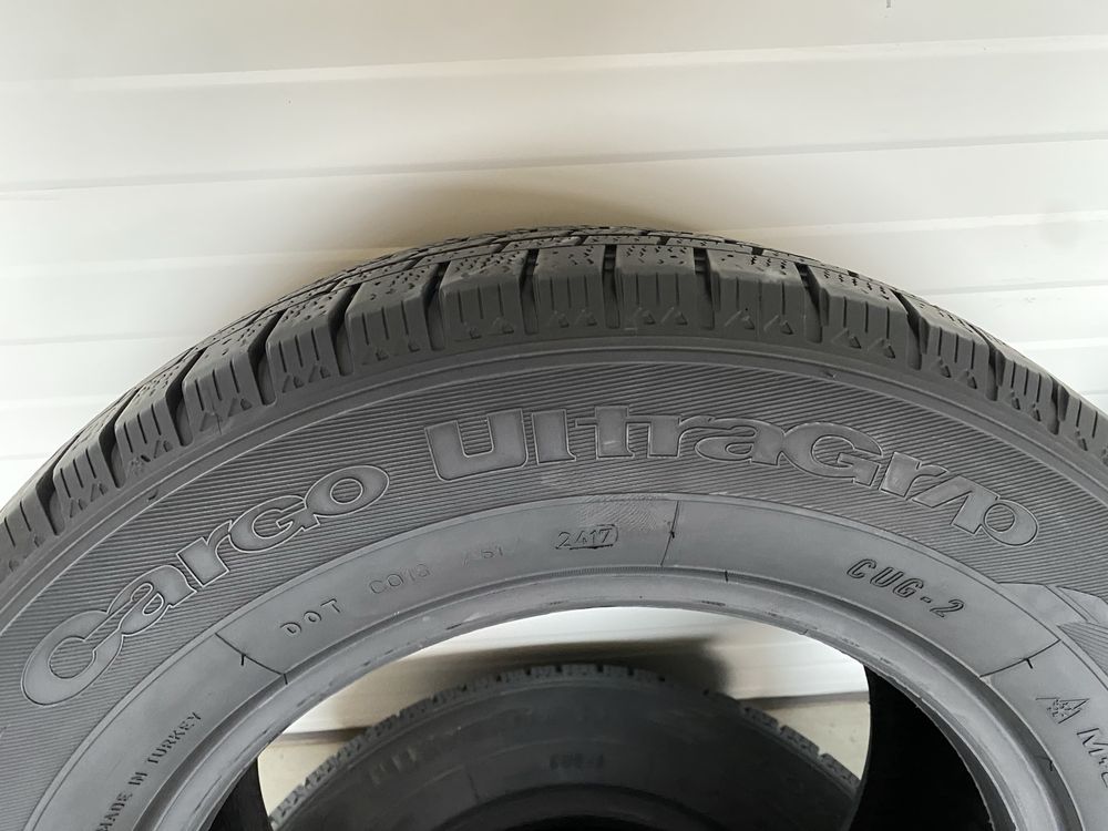 4бр зимни  гуми 215/65/15C/Goodyear ultra grip/dot2417/7мм грайпфер/