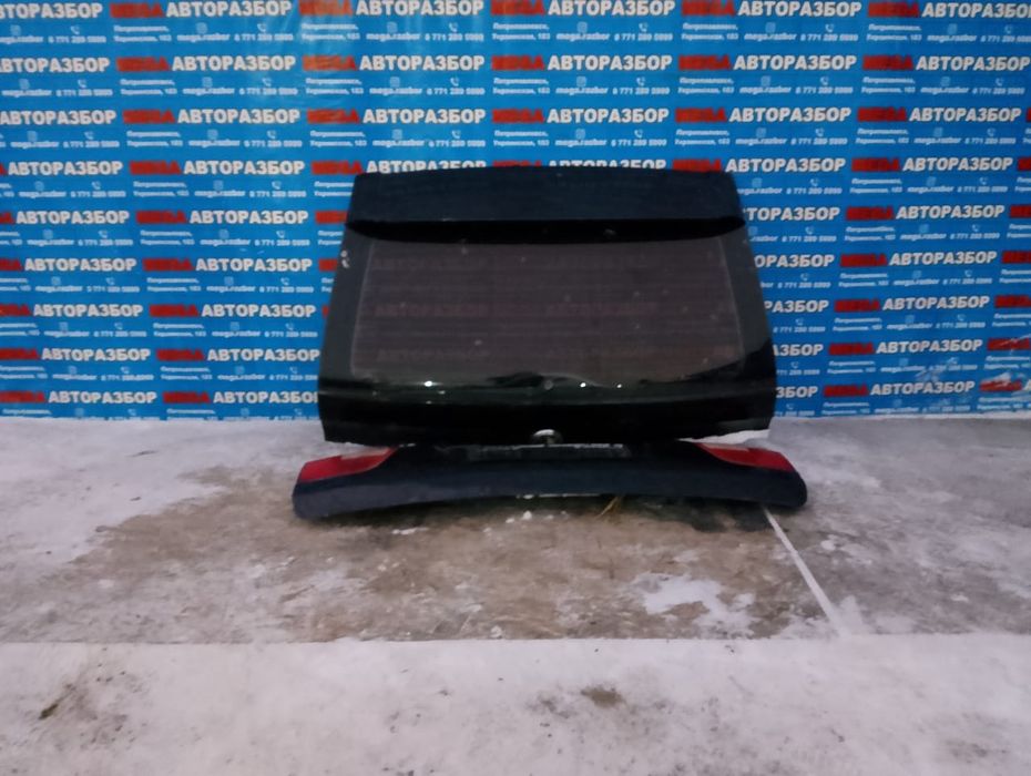 Кришка богажника на BMW E53.