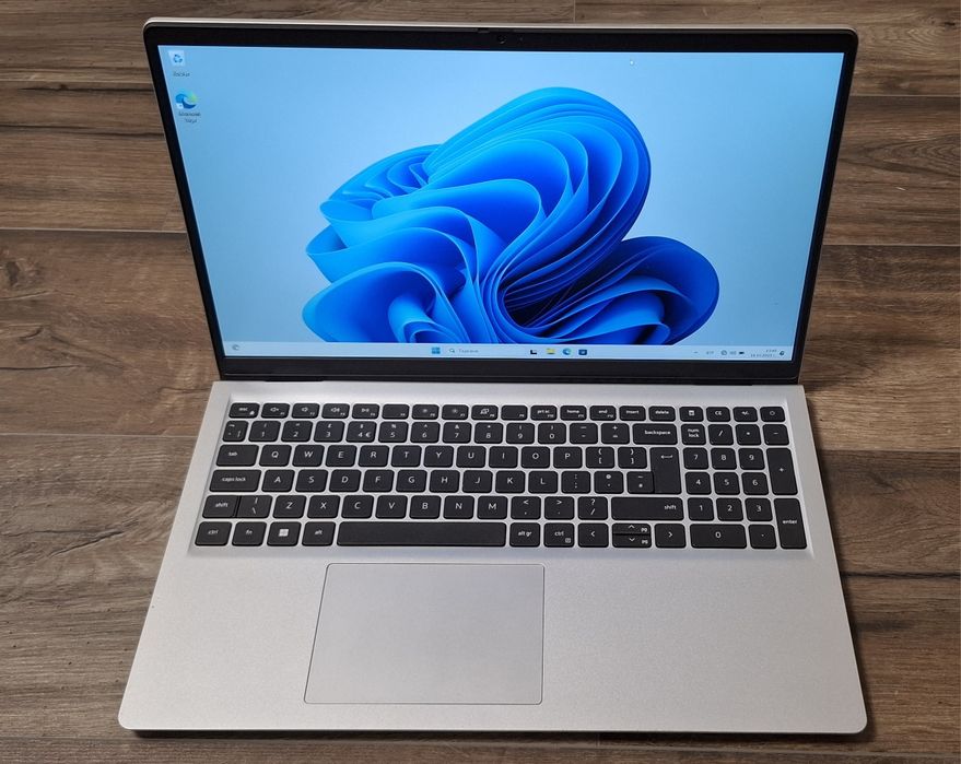 15,6 " DELL INSPIRON 3520 | I5 12 Gen| 16 GB RAM | 256 SSD