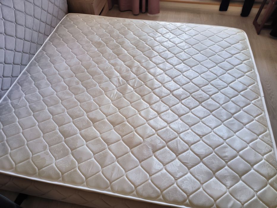 Матрас для двуспальной кровати