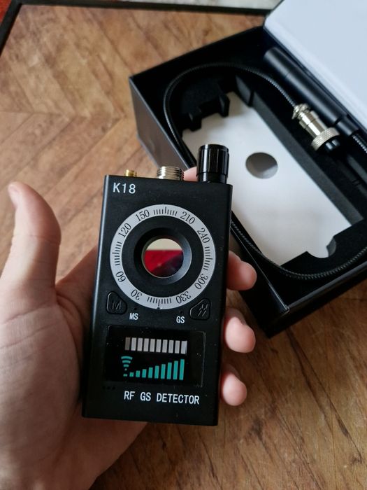 Detector de camere si microfoane spion profesional iUni K18