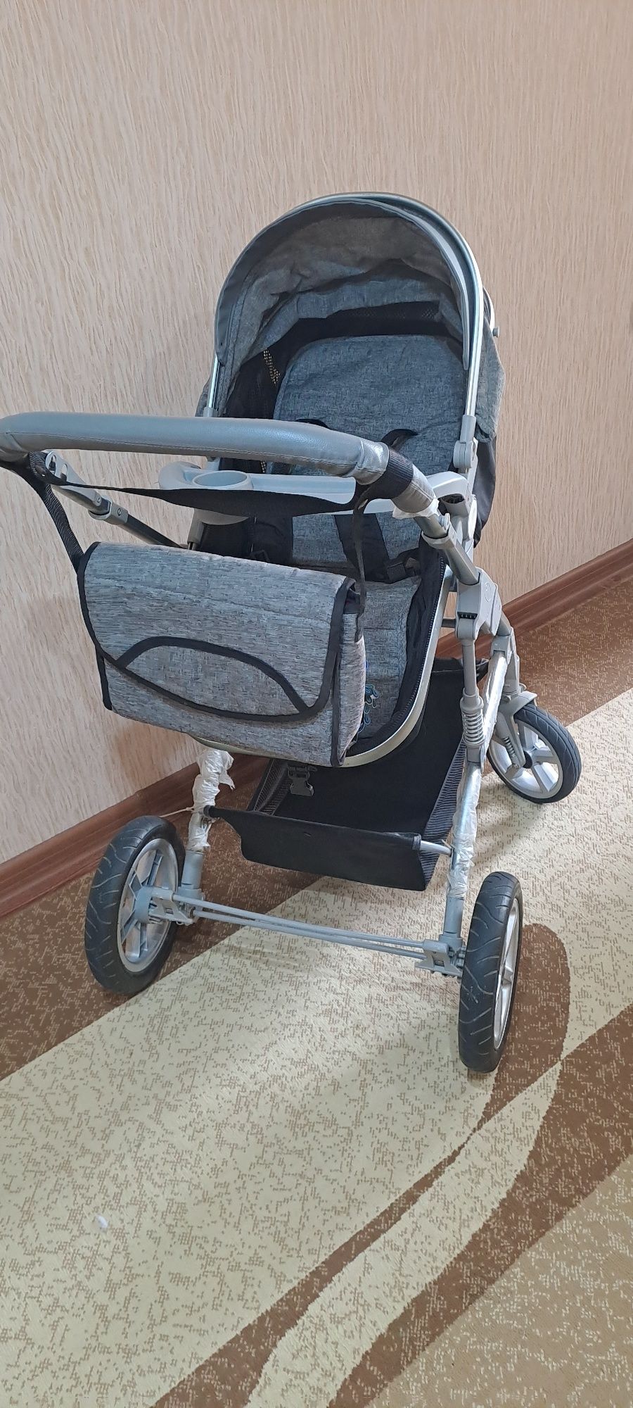 Детская коляска в отличном состоянии