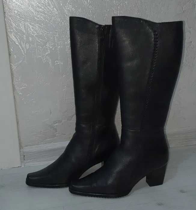 Женские зимние сапоги на каблуках