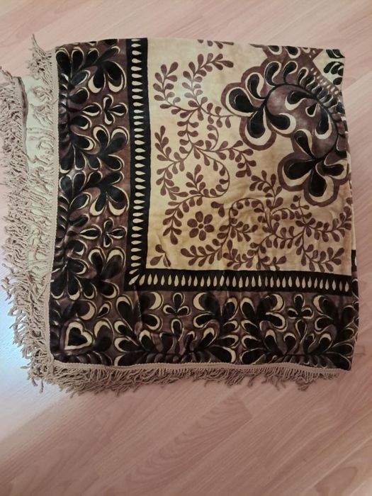 Плюшена покривка за маса