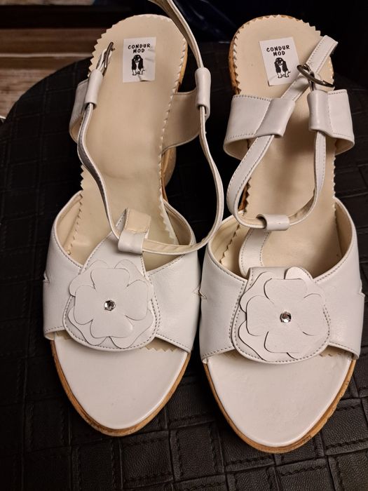 Vand Pantofi si sandale din piele