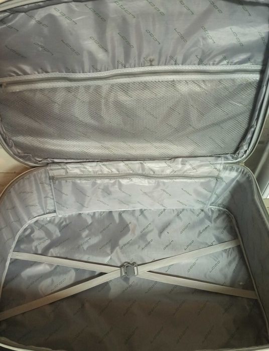 Куфар голям с дръжка на колела