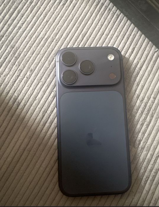 Продам iPhone 17pro 256gb