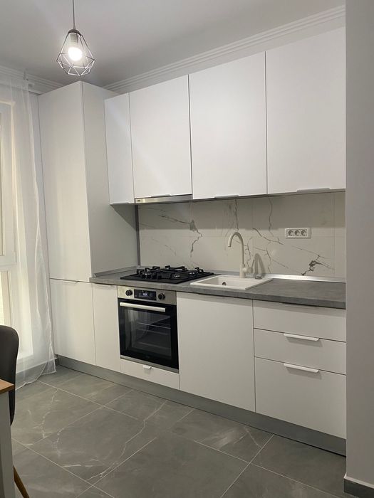 Ofer spre inchiriere apartament cu o camera
