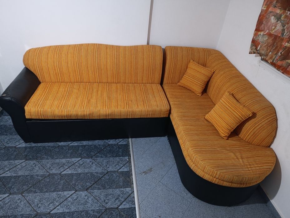 Ъглов разтегателен диван с място за съхранение