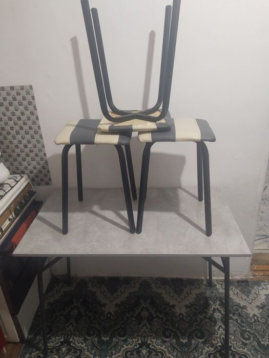 Кухонный стол комплект продам