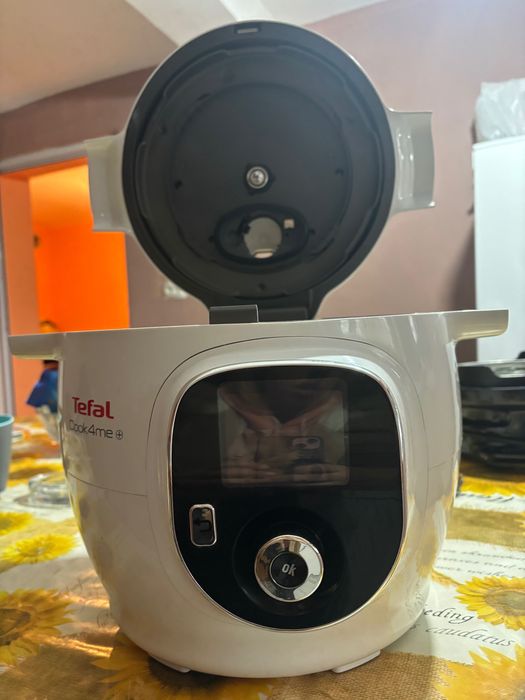 Мултикукър тефал ,ползван брени пъти ,много запазен,без забележки