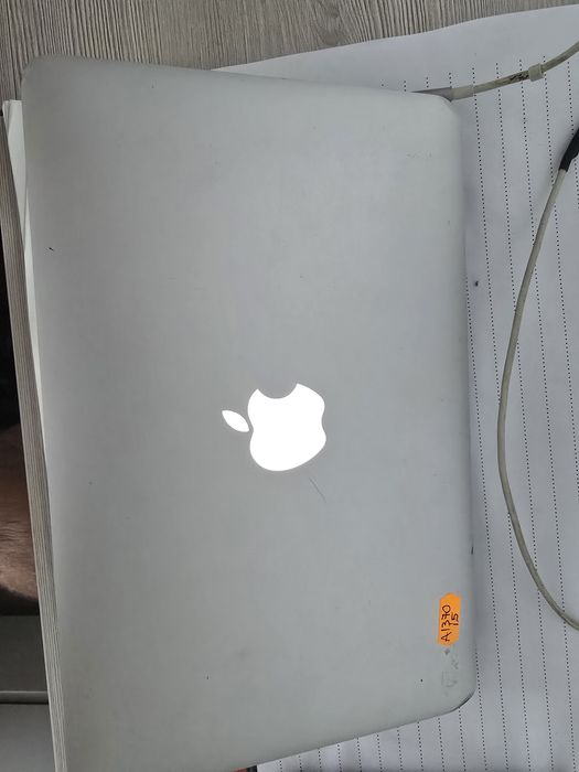 MacBook Air A1370        .