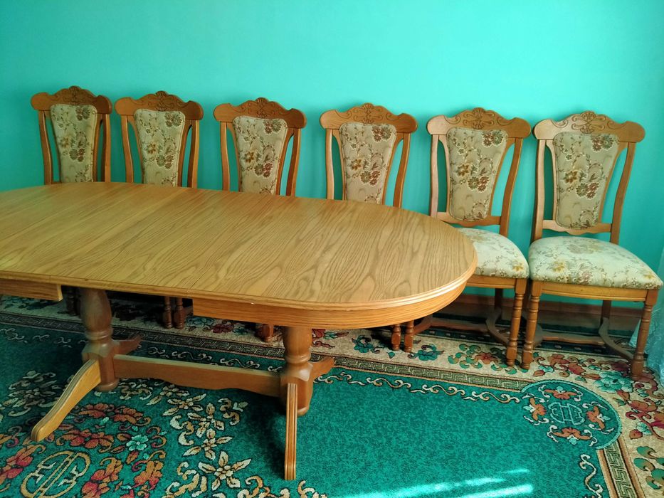 продам стол и стулья 6 штук