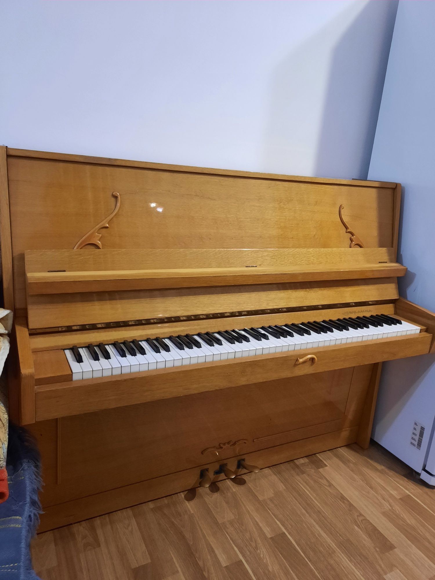 Продается пианино Украина