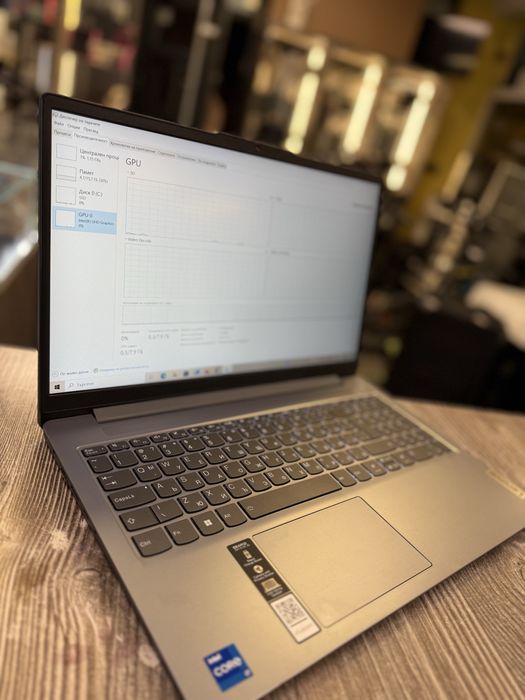 Lenovo Ideapad Slim 3 15IHR8