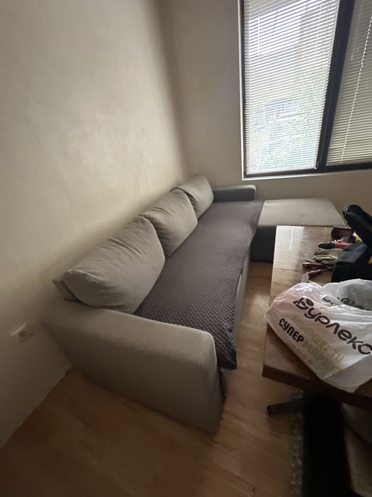 Сив диван с лежанка