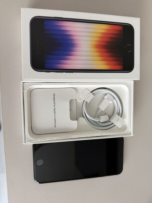 Iphone SE 3, negru, ca nou!