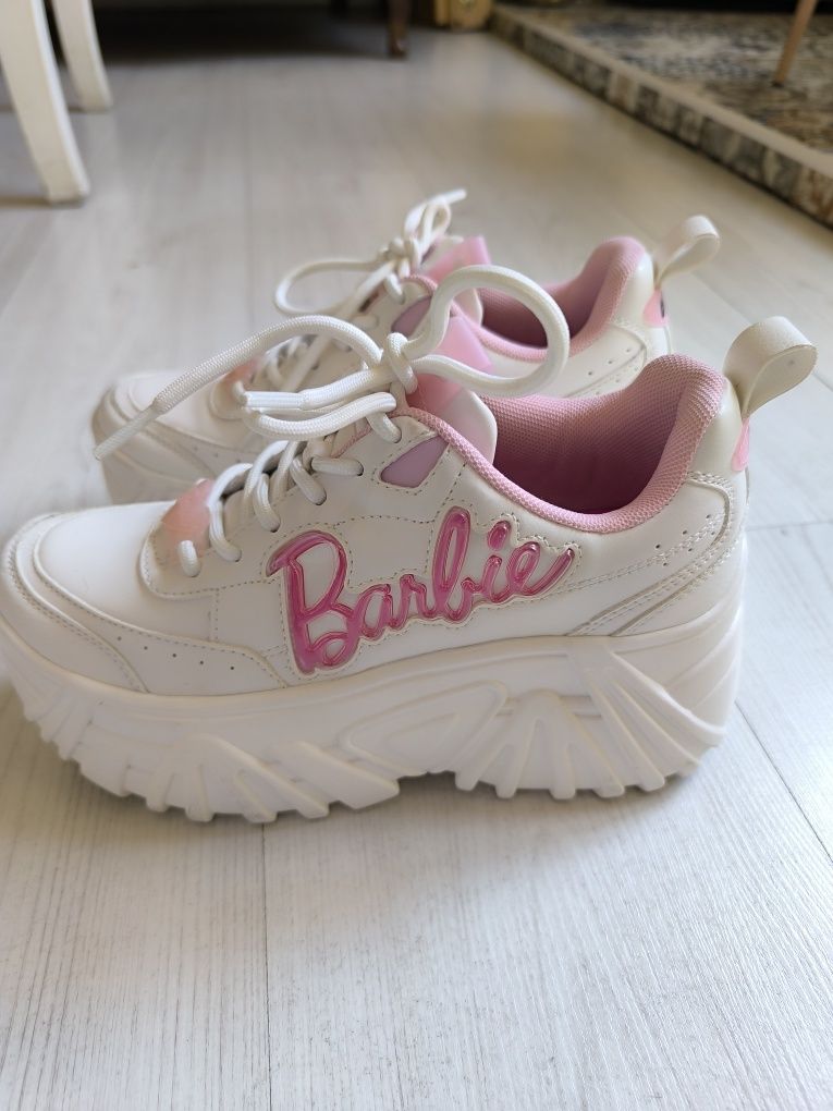 Bershka Barbie оригинални маратонки