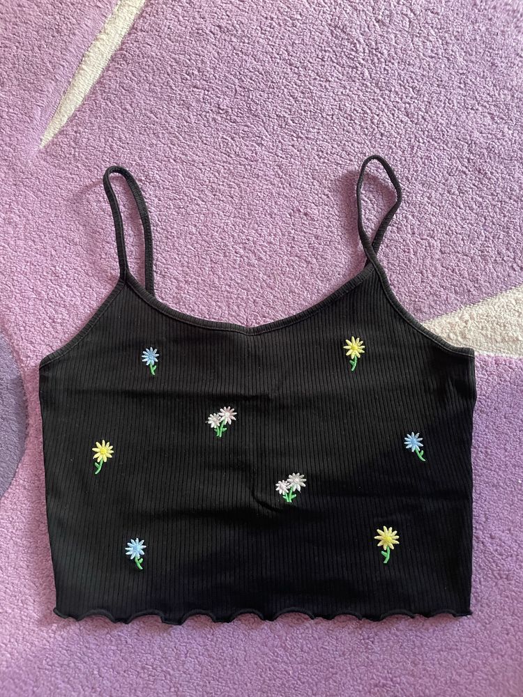 Потници от Pull and Bear и Shein