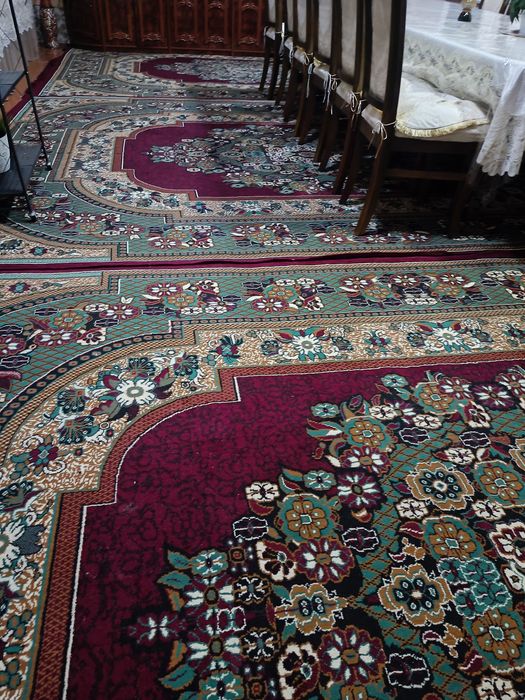 Продаётся ковёр.