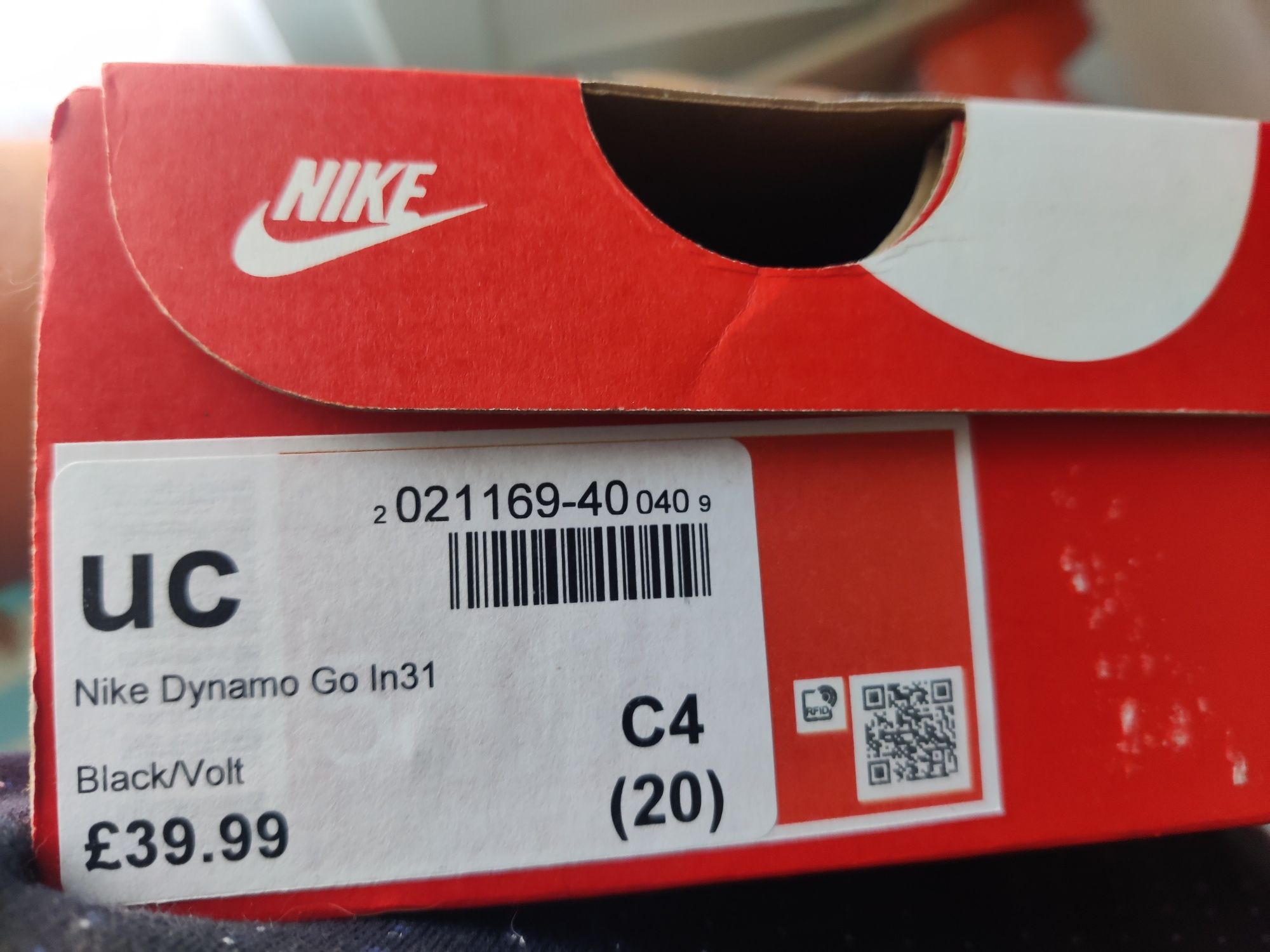 Чисто нови бебешки маратонки Nike