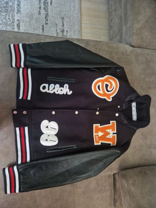 Vând jachetă off White