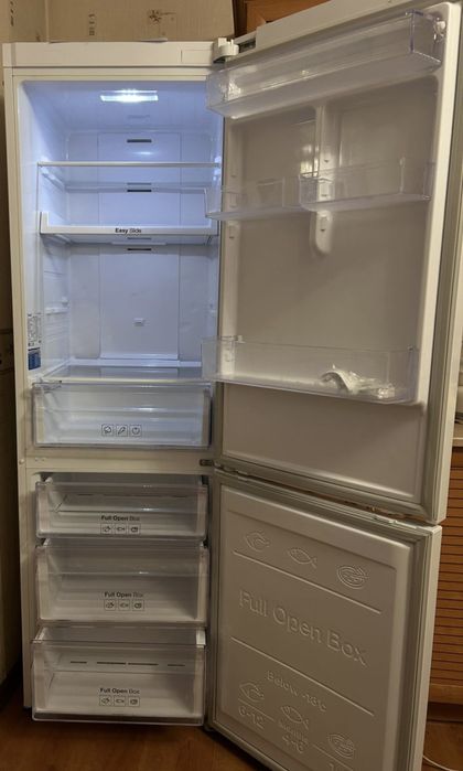 Холодильник Samsung