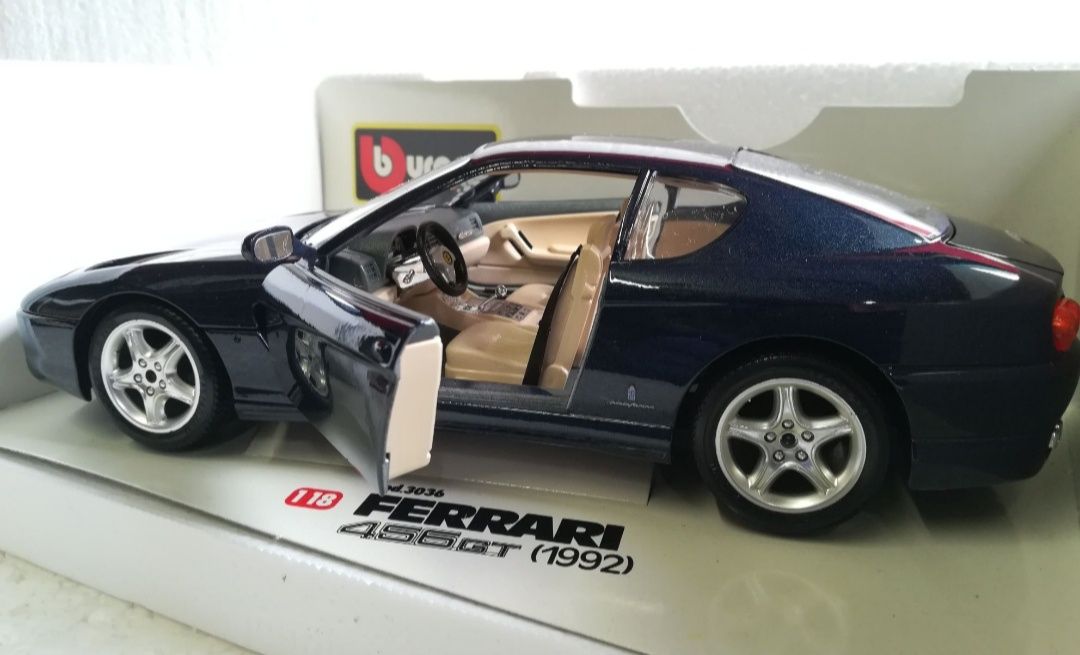 Ferrari GT 456
Scara 1:18
Bburago, albastru