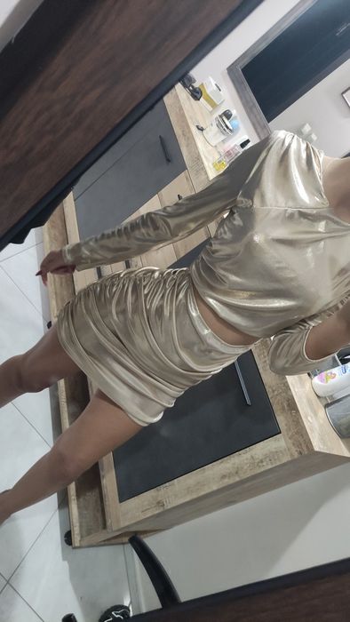 Официална златиста рокля